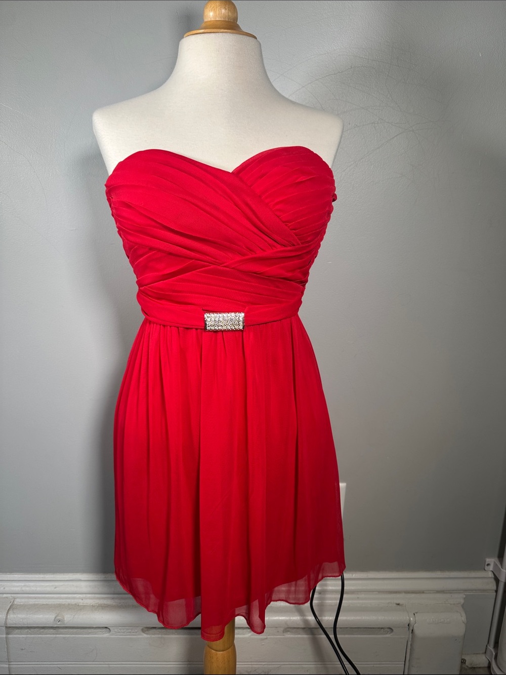 Red Strapless Homecoming Dress - Picture 4 of 8